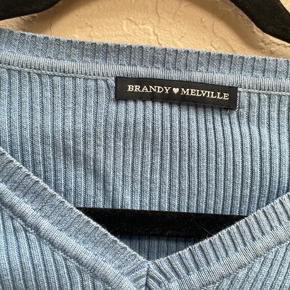 Brandy Melville Cropped Sweater - Picture 5 of 7